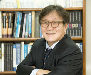 지난 6일 한국콘텐츠진흥원에서 만난 송성각 원장은 한류 활로를 뚫는 베이스캠프 역할을 하겠다고 밝혔다. 사진=유동일기자 eddieyou@